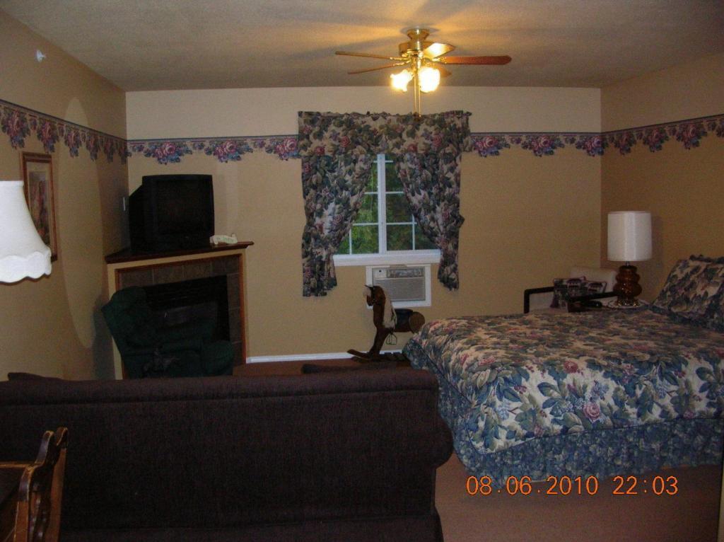 هينتون Mccracken Country Inn الغرفة الصورة